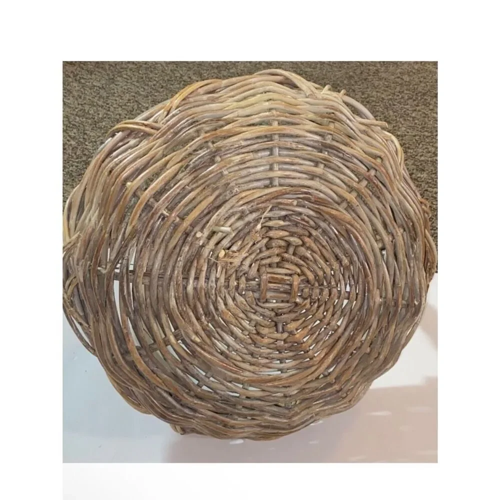 Handwoven 💲Low Price 💲Vintage Natural Woven Basket - Brown and Tan